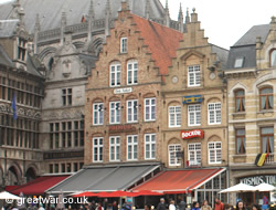 Het Klein Stadhuis, Den Anker and De Trompet taverns, Grote Markt, Ieper/Ypres